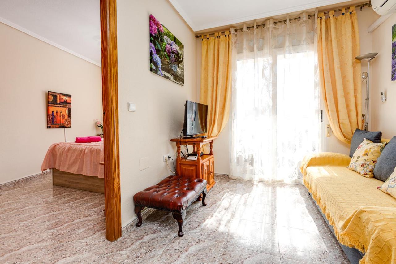 Apartament Caballero De Rodas Torrevieja Exterior foto